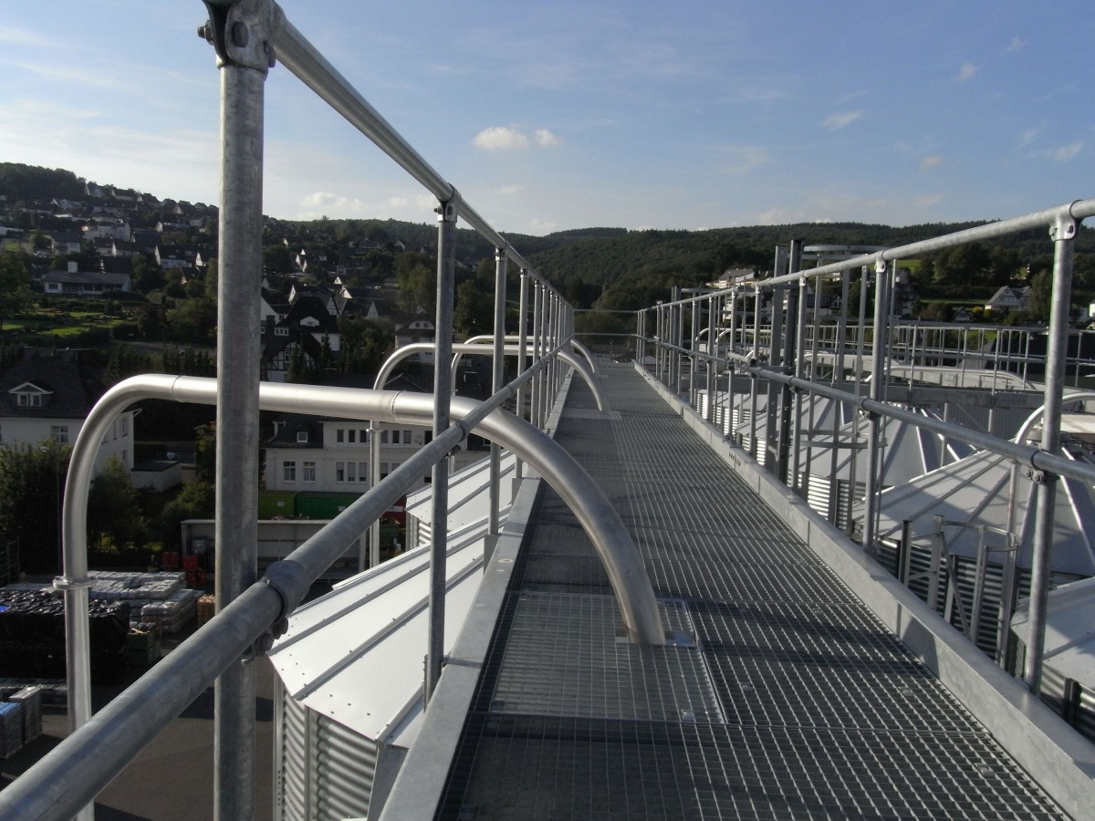 Silobefüllleitung und Laufsteg